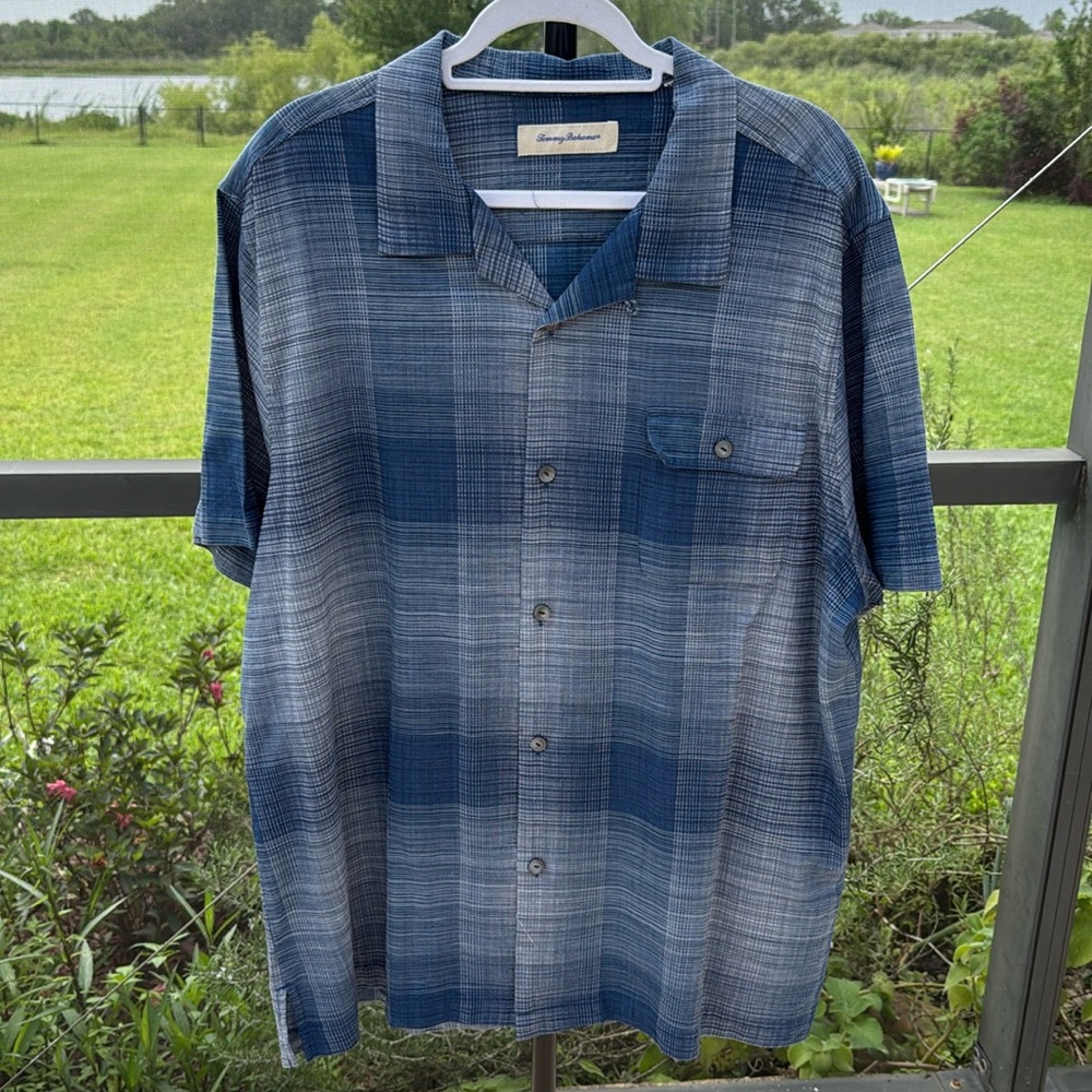 Tommy Bahama camp silk blend button up shirt. Size large “original fit” - no tag